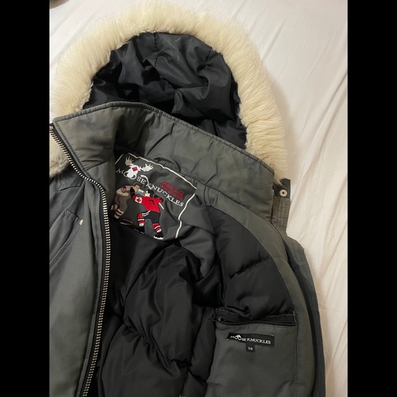 Women’s XS moose knuckle Debbie bomber - Picture 2 of 4